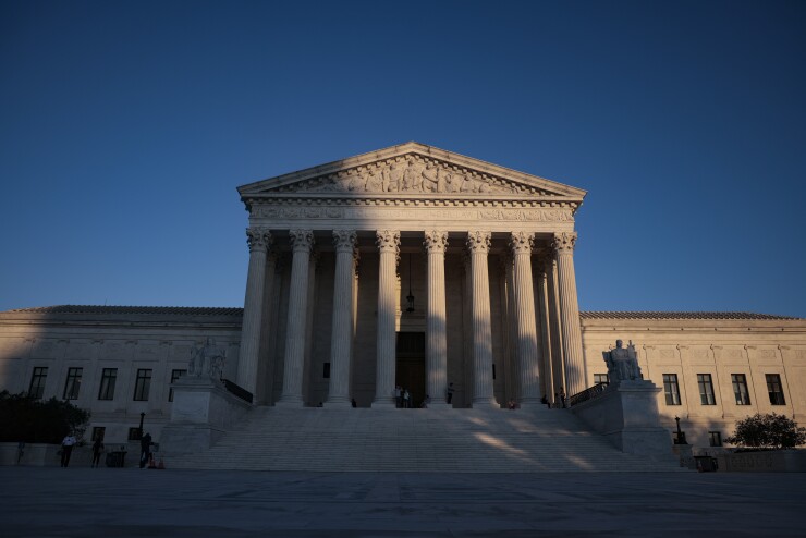 SUPREME-COURT-BUILDING-BLOOMBERG